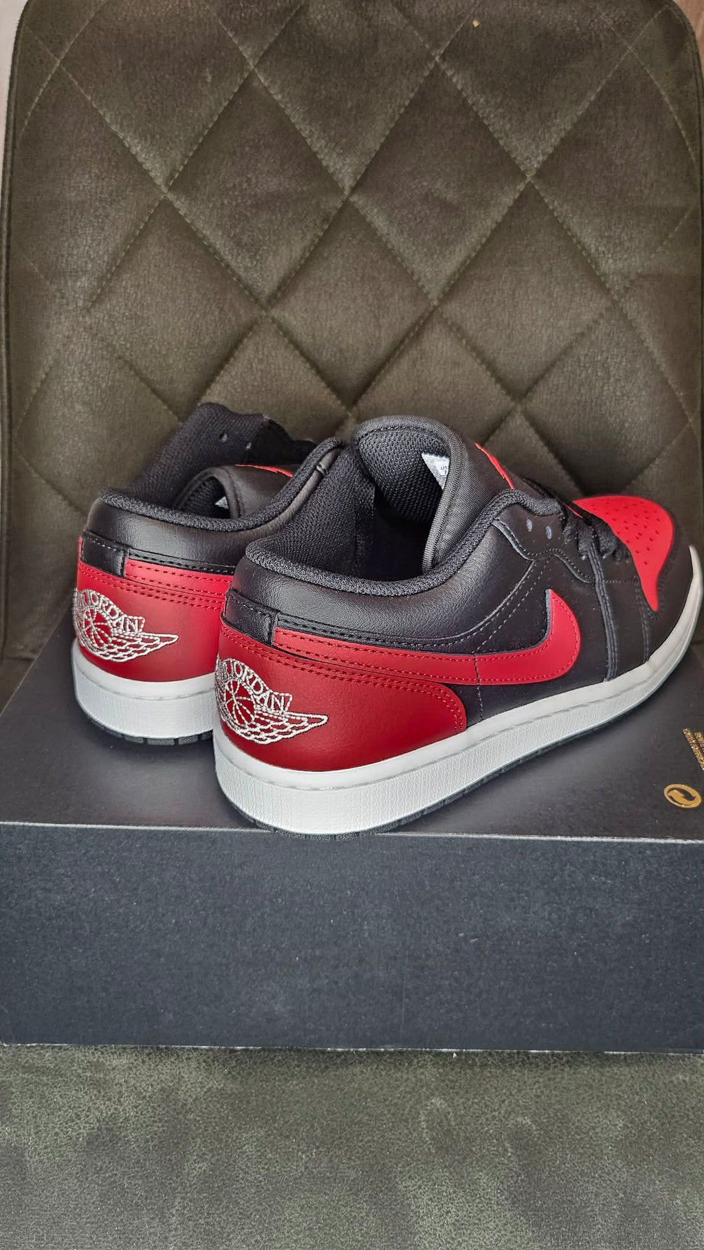 Buty Air Jordan 1 Low Black / Varsity Red – rozmiar 40
