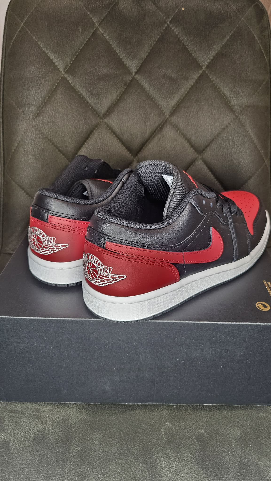 Buty Air Jordan 1 Low Black / Varsity Red – rozmiar 40