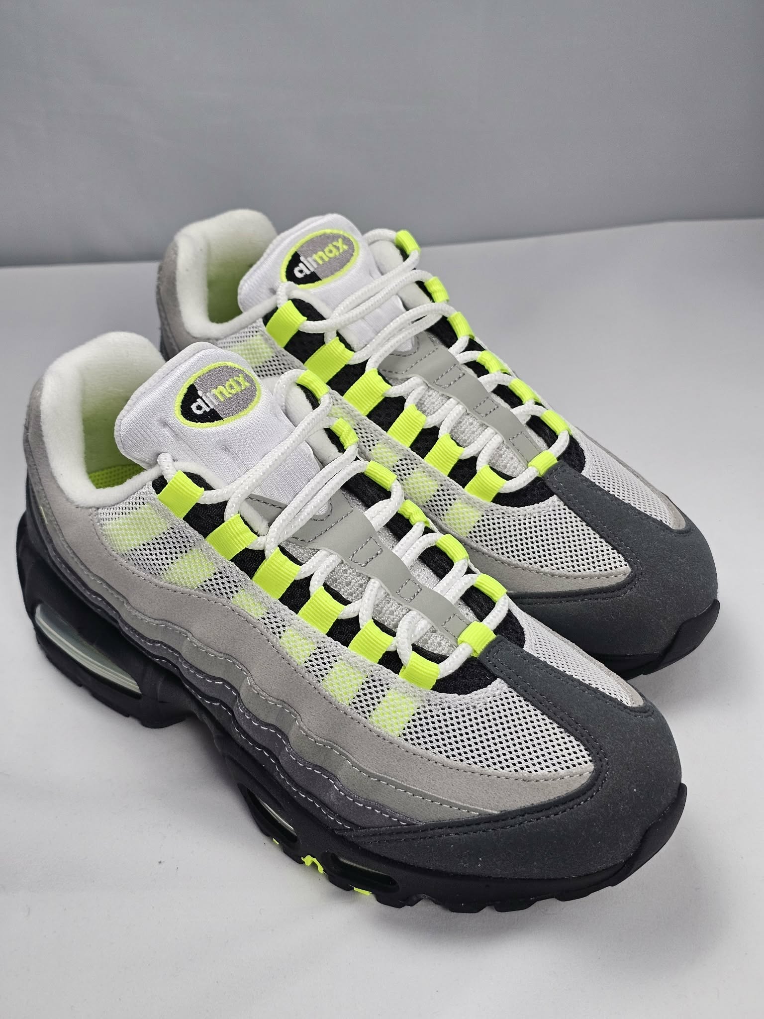 Nike Air Max 95 Neon – Kultowe Sneakersy | Rozmiar 39 AquaMagic Outlet