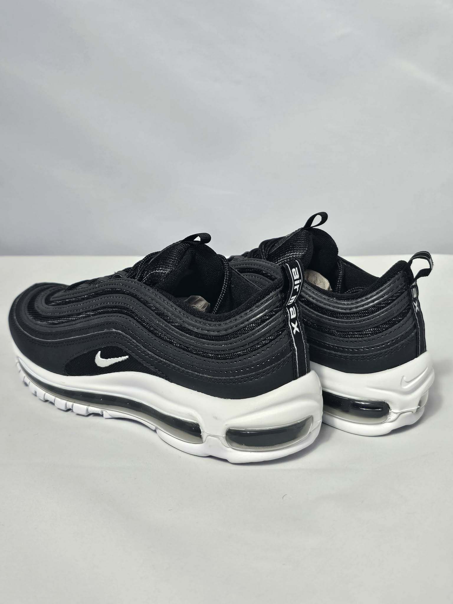 Nike Air Max 97 Czarne Rozmiar 39 – Kultowa Amortyzacja AquaMagic Outlet