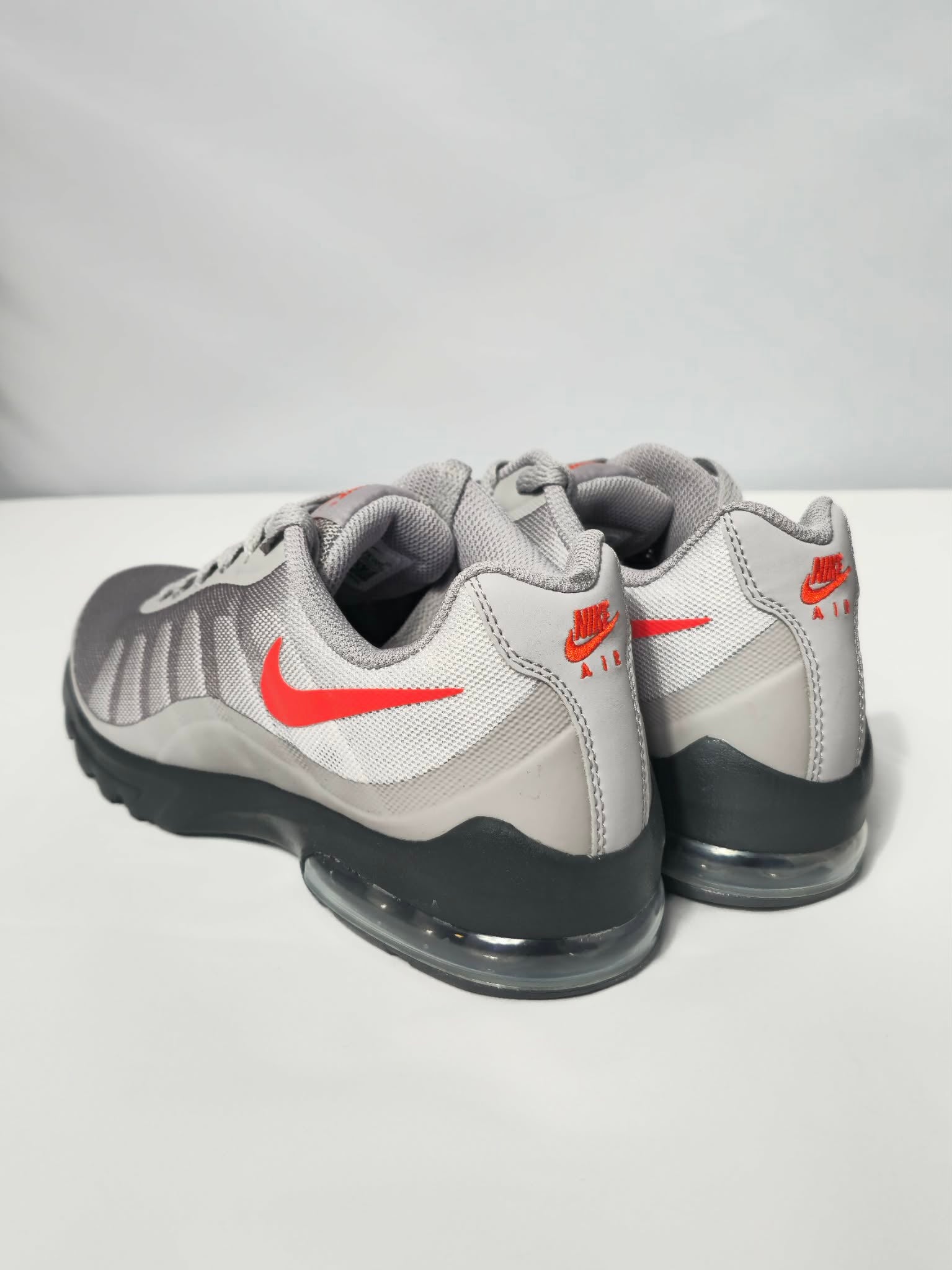 Nike Air Max Invigor Szare Rozmiar 40 – Kultowy Styl i Komfort AquaMagic Outlet