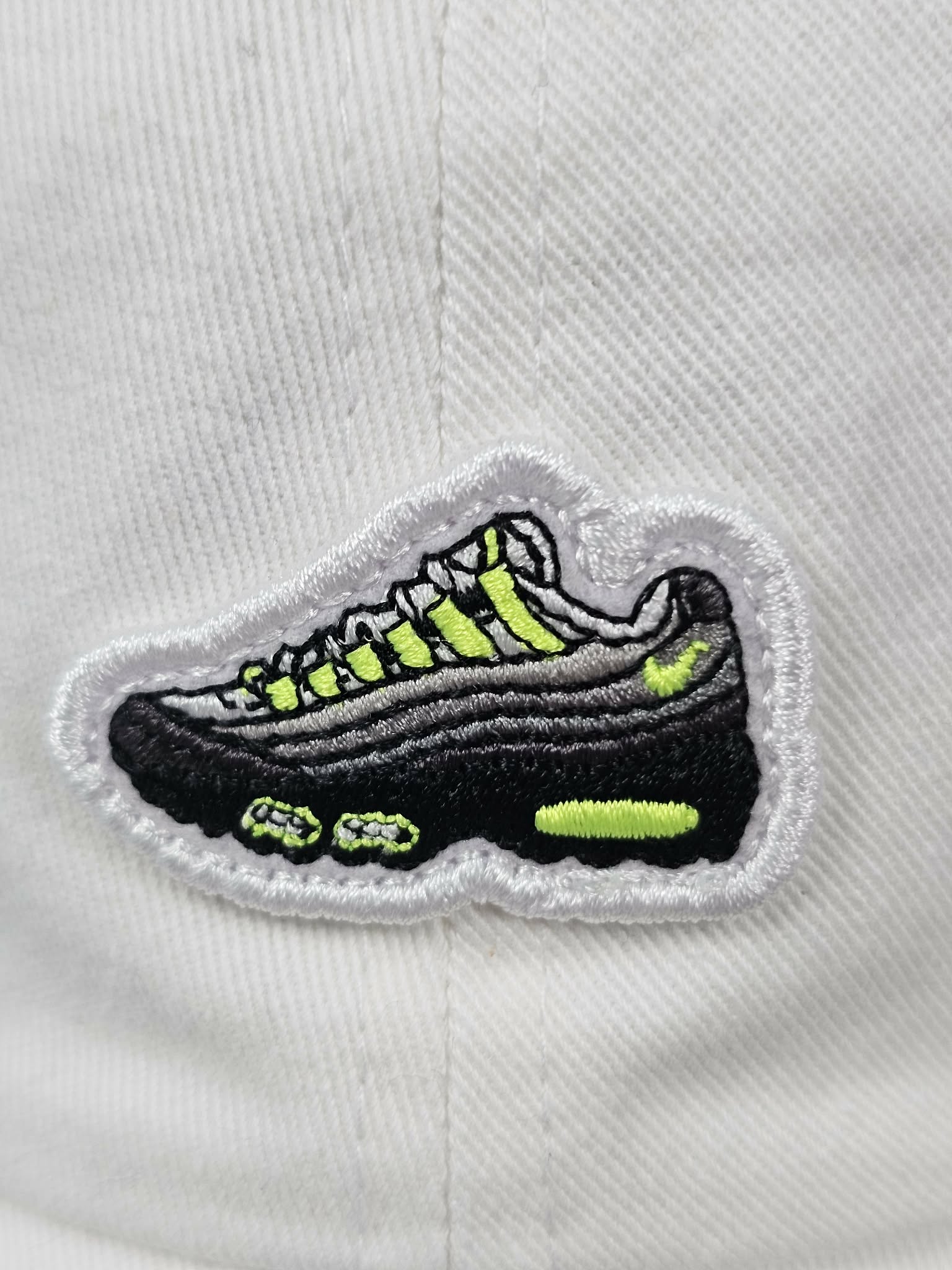 Biała Czapka z Daszkiem Nike Air Max Rozmiar S/M AquaMagic Outlet