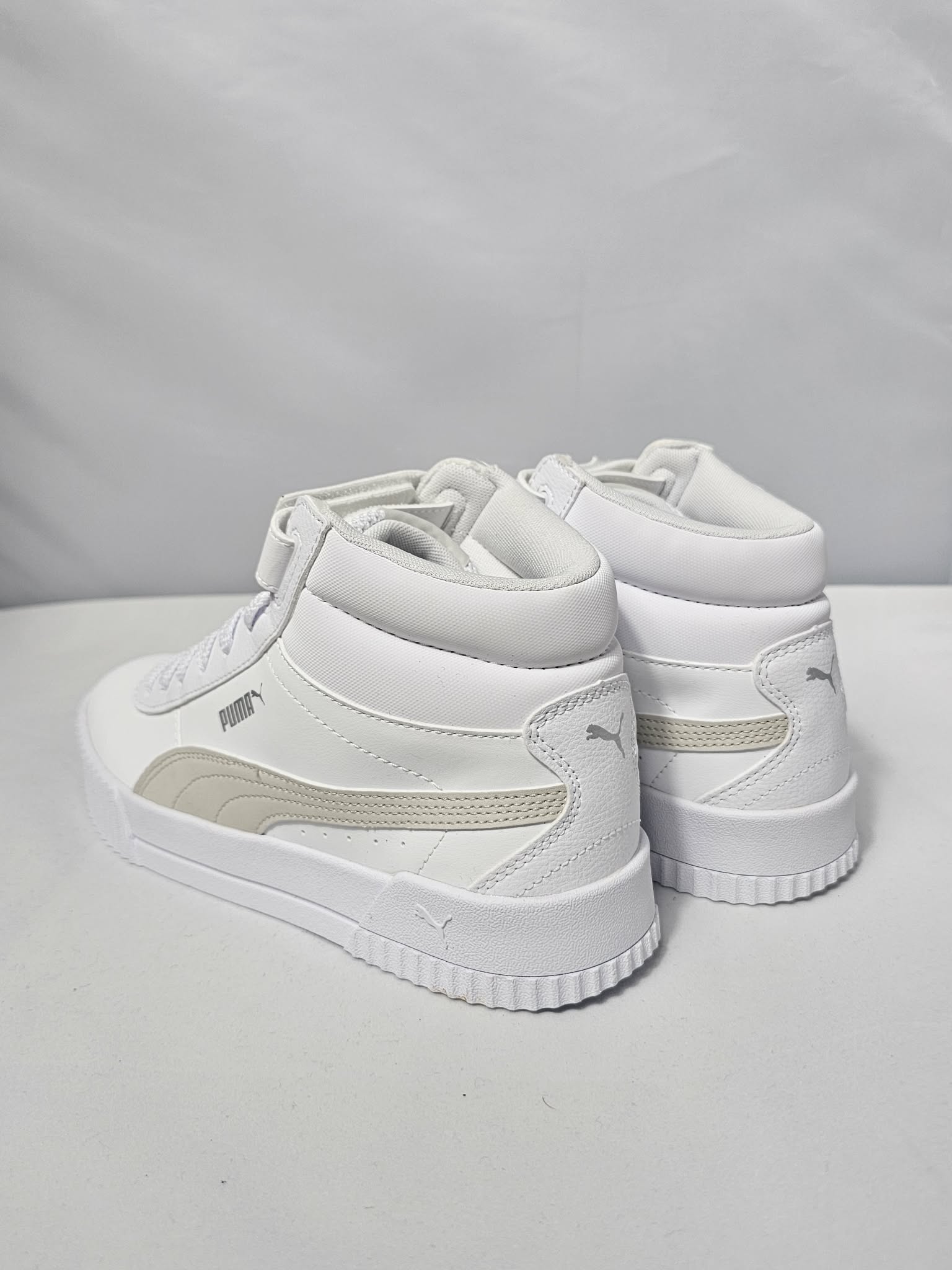 Puma Carina Street Mid – Białe Sneakersy za Kostkę w Stylu Streetwear Rozmiar 38 AquaMagic Outlet