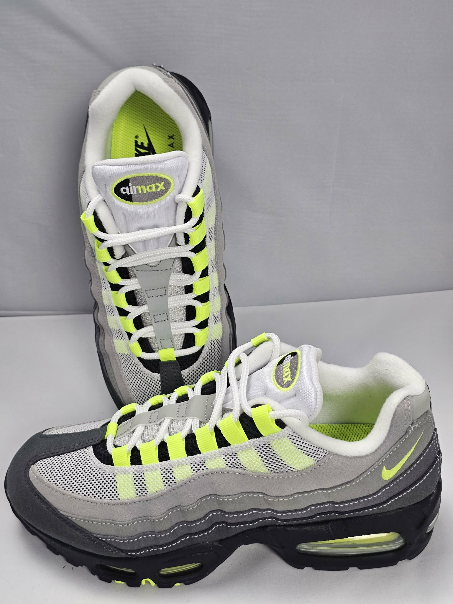 Nike Air Max 95 Neon – Kultowe Sneakersy | Rozmiar 39 AquaMagic Outlet