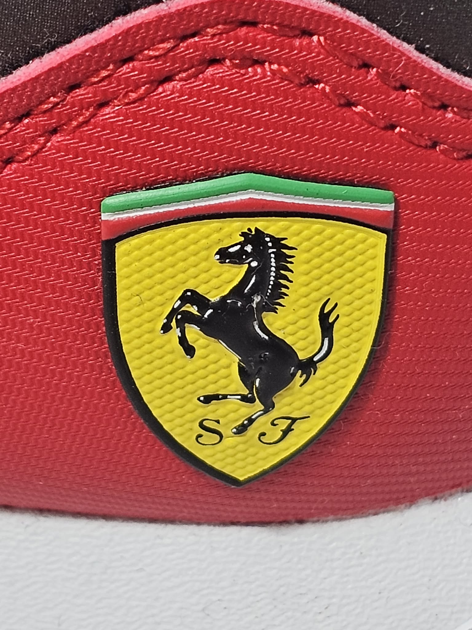Buty Puma Ferrari Męskie Czerwone – Sportowy Styl i Komfort AquaMagic Outlet