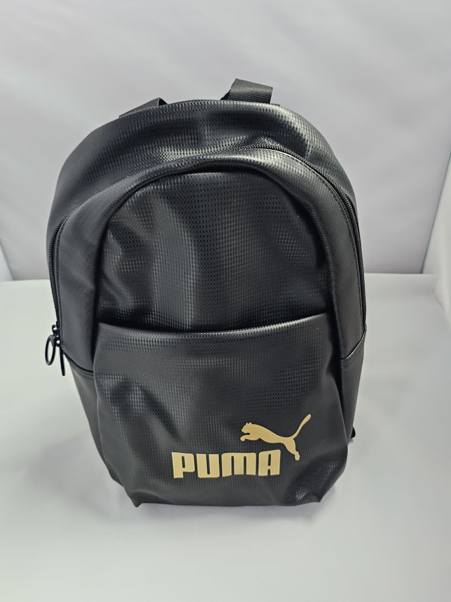 Czarny Plecak Puma ze Złotym Logo AquaMagic Outlet