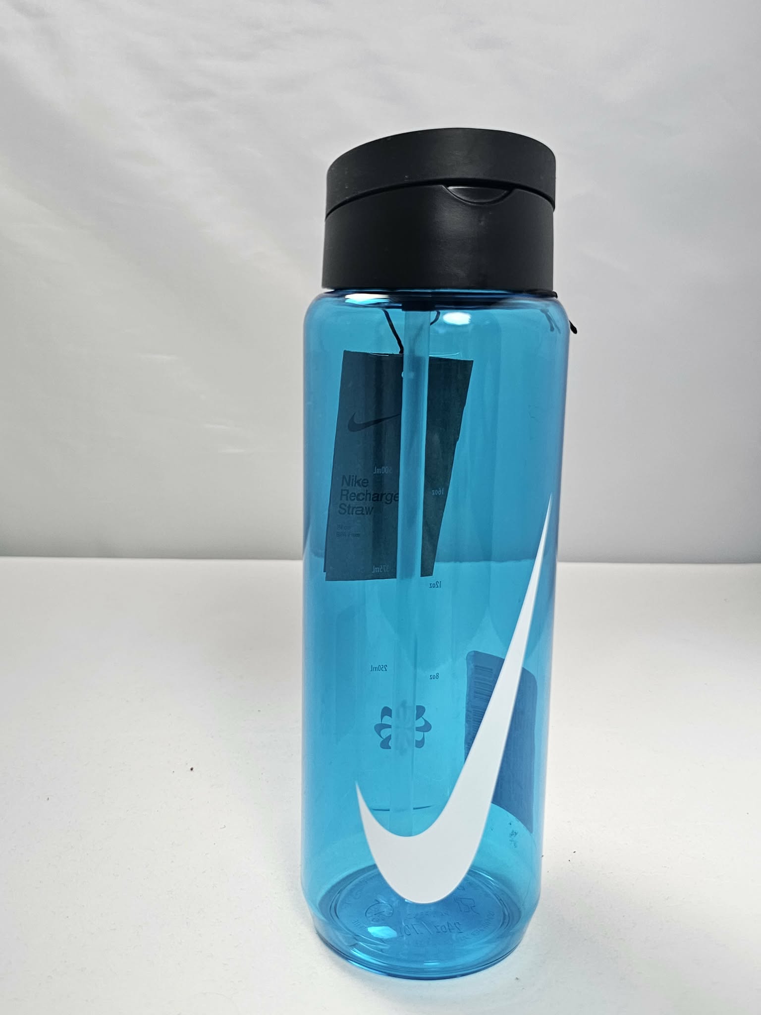 Bidon Nike Recharge Straw 700ml – Szczelna Butelka ze Słomką AquaMagic Outlet