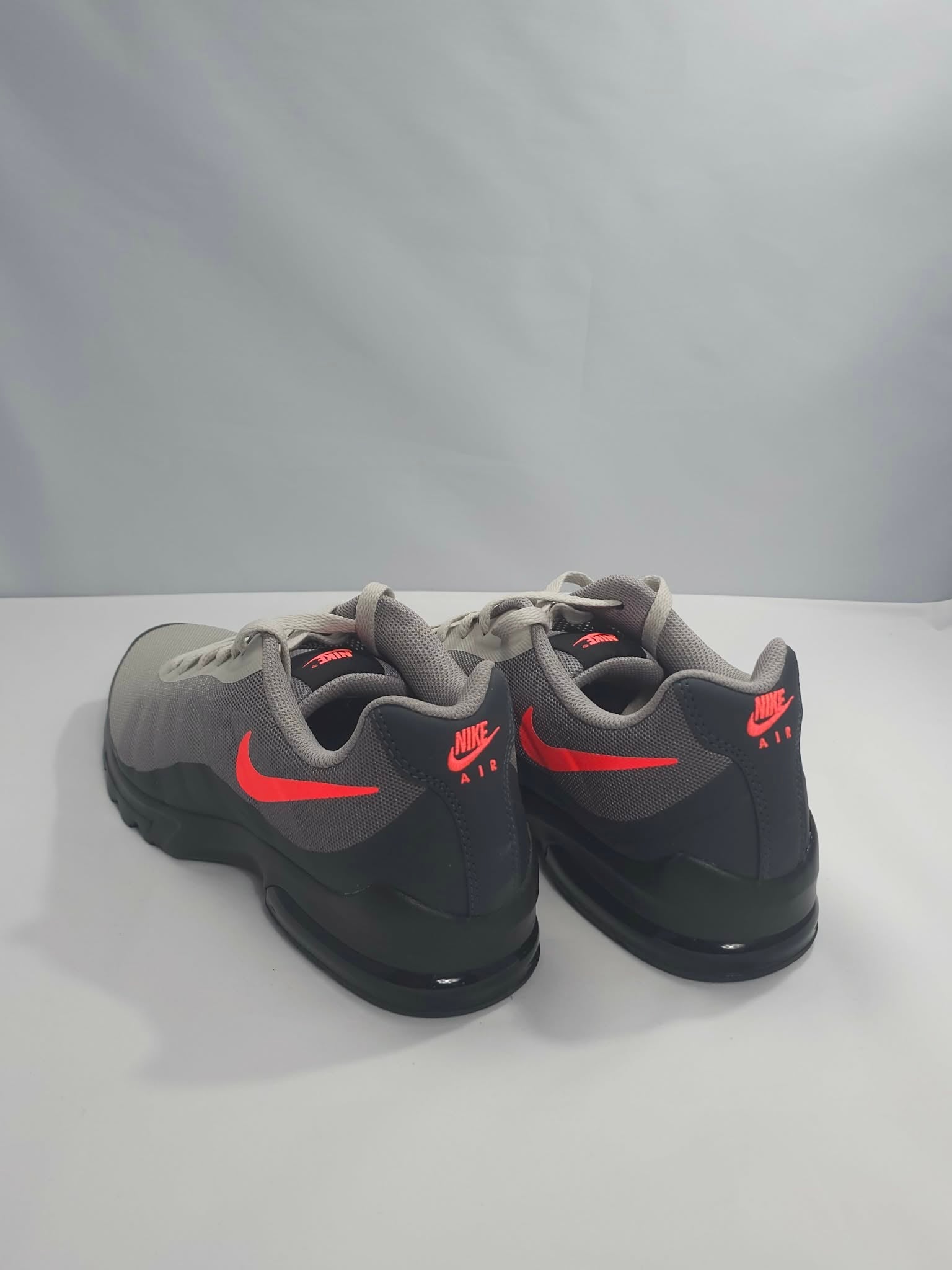 Nike Air Max Invigor Czarno-Szare | Rozmiar 44 AquaMagic Outlet