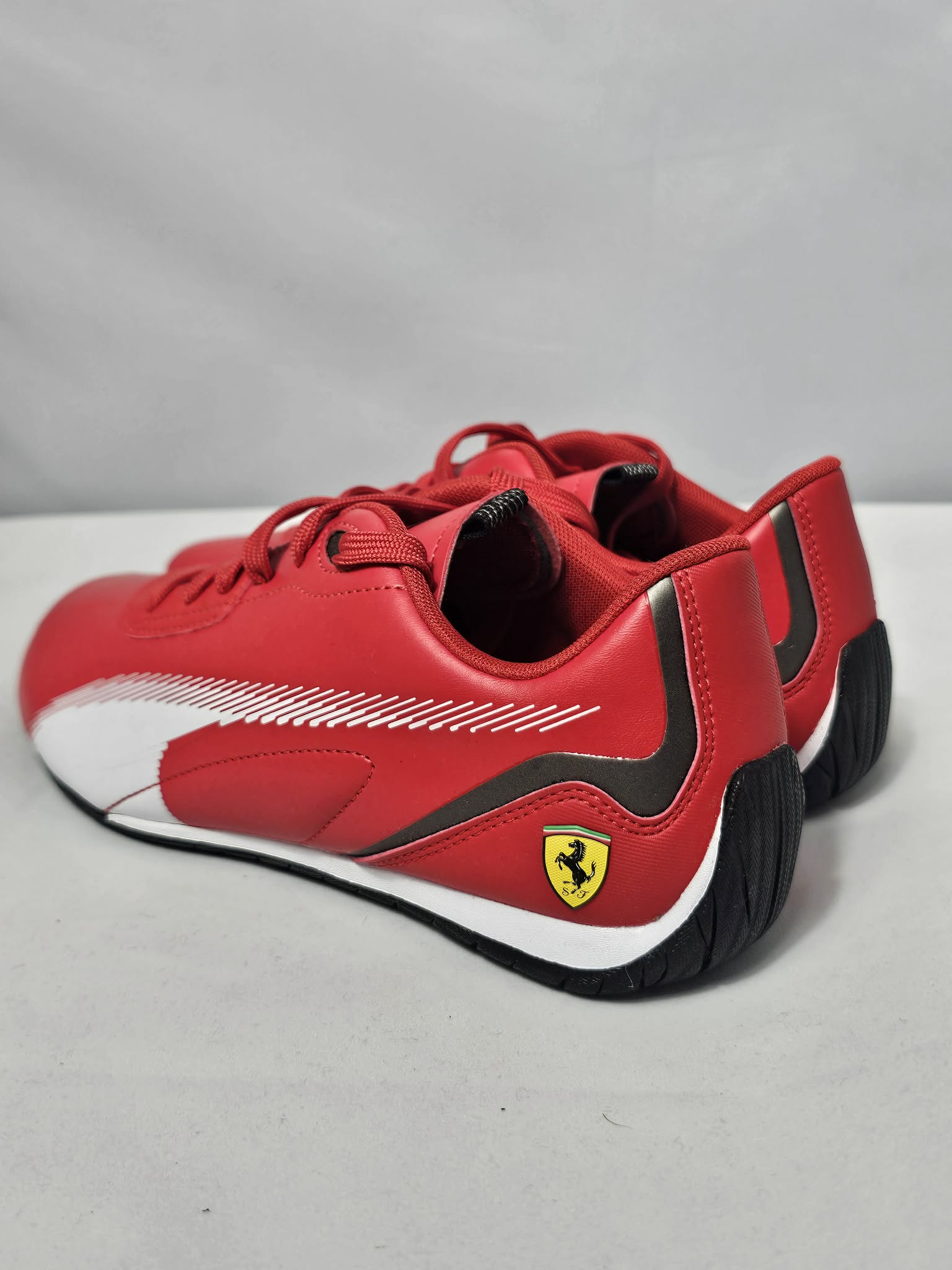 Buty Puma Ferrari Męskie Czerwone – Sportowy Styl i Komfort AquaMagic Outlet