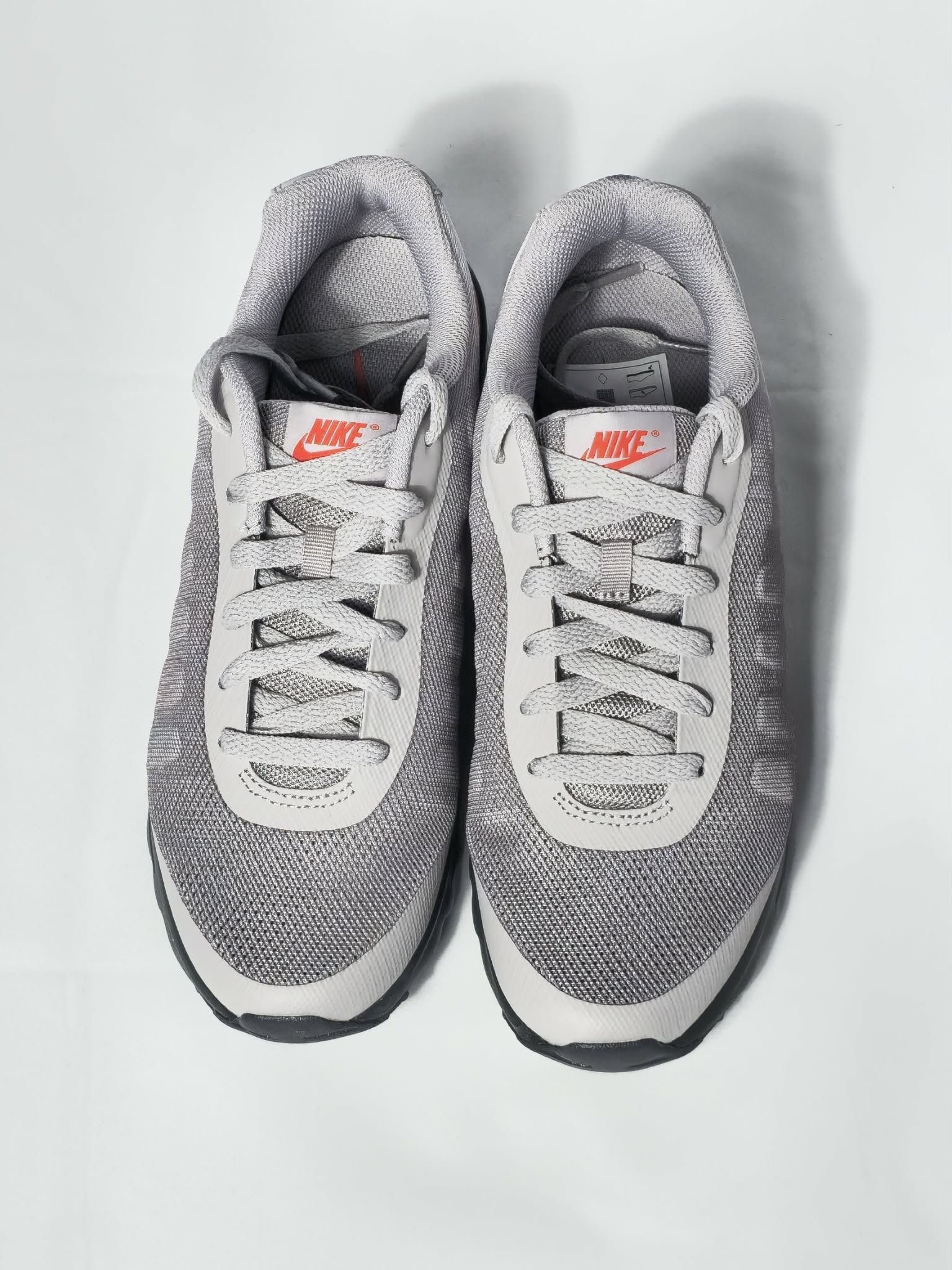 Nike Air Max Invigor Szare Rozmiar 40 – Kultowy Styl i Komfort AquaMagic Outlet