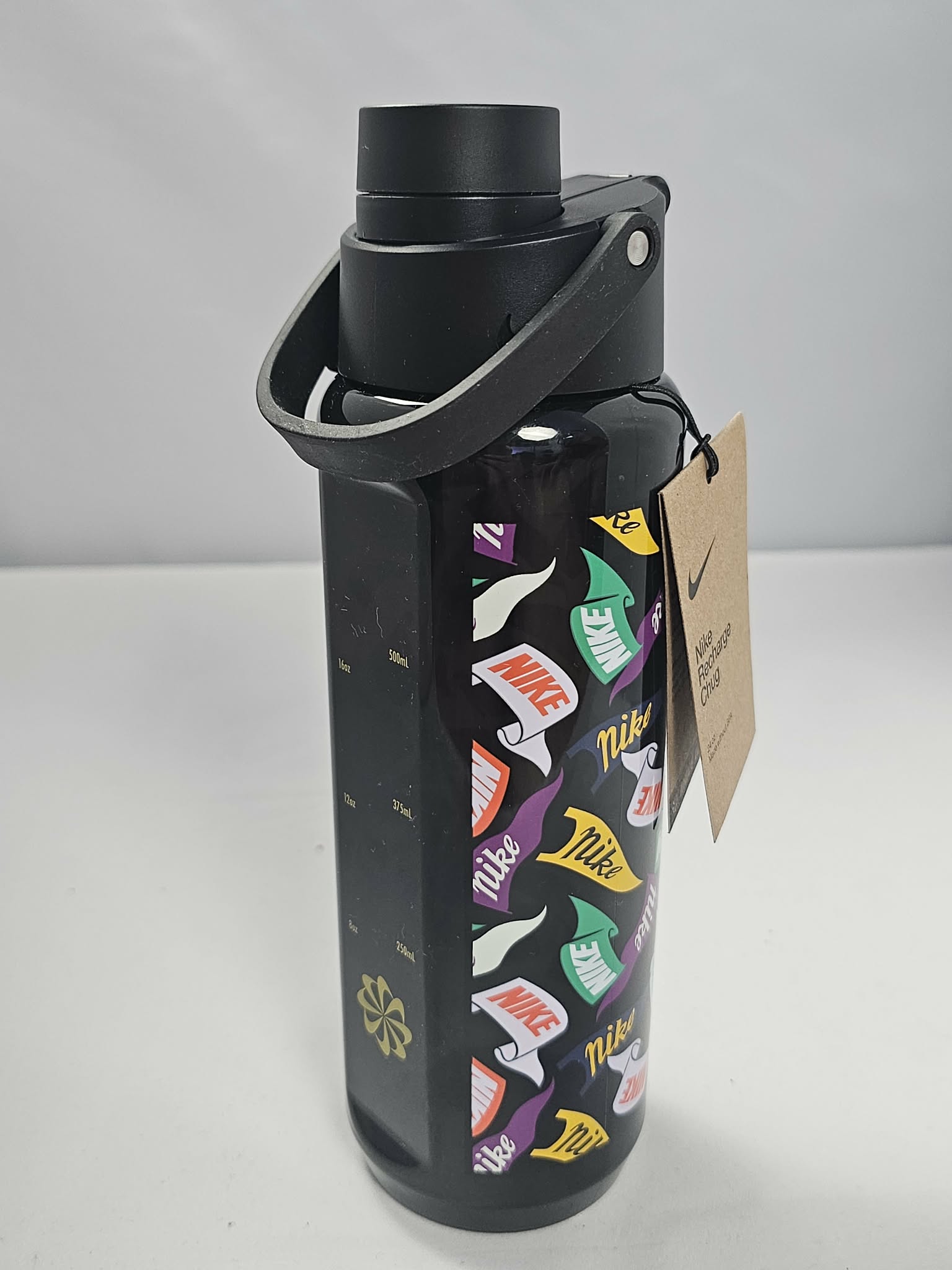 Bidon Nike Recharge Chug 700ml – Szczelna Butelka Sportowa AquaMagic Outlet